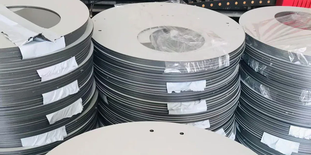 Projetando sinalização em painéis de alumínio composto